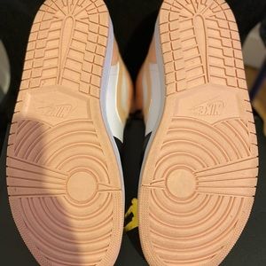 Jordan mid size 10.5 I’ve only worn them twice